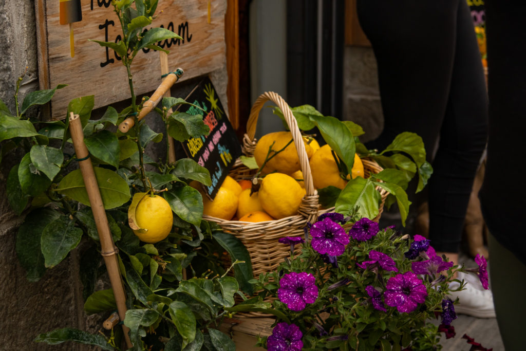 Things to do in Cinque Terre Italy: eat gelato