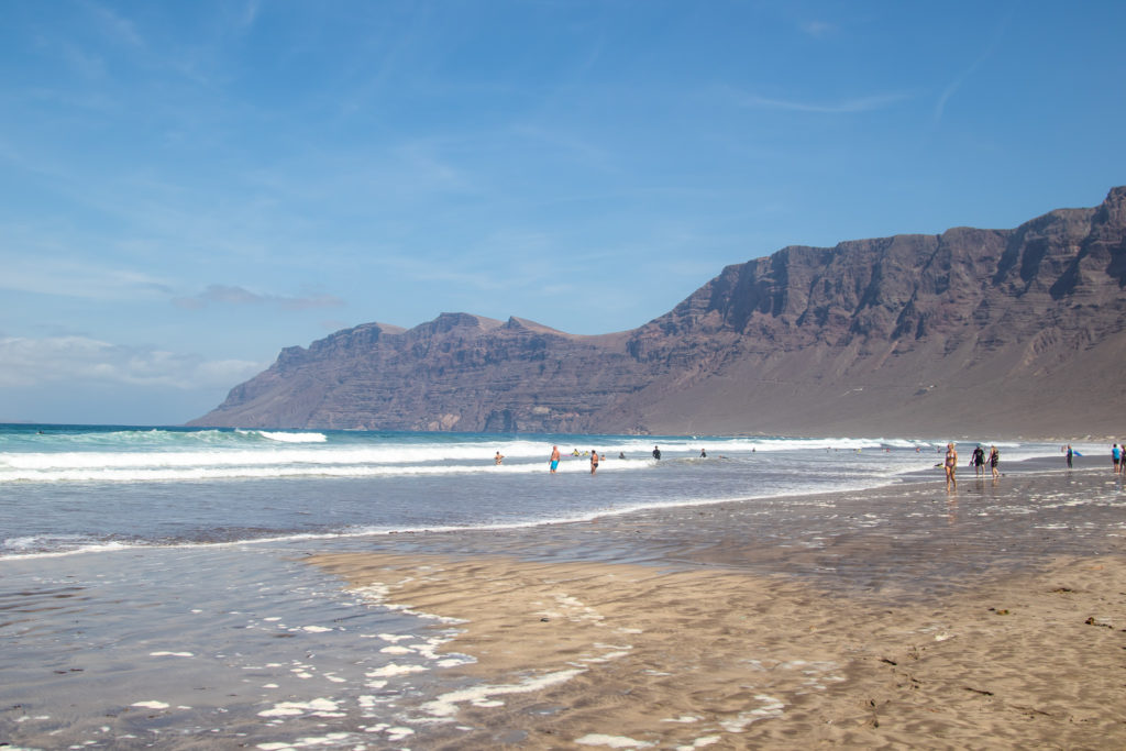 20 best things to do in Lanzarote: Caleta de Famara (beach with cliffs in the background)