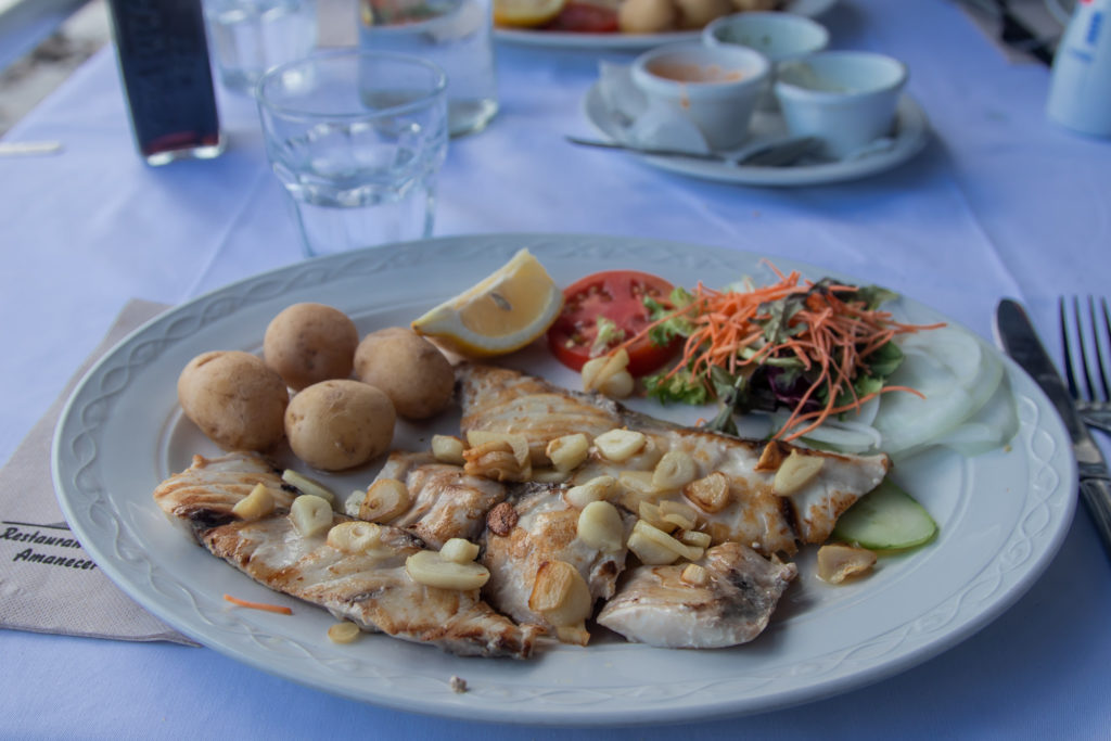 the 20 best things to do in Lanzarote: eat fresh fish with papas arrugadas at Amanacer